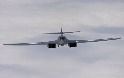 راکول بی-۱ لنسر؛ مشخصات، تاریخچه، تسلیحات و آینده بمب‌افکن B-1B